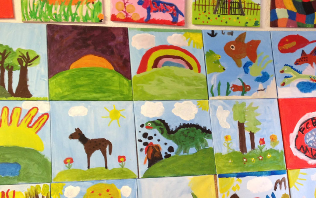 Künstler im Atelier – malen auf Leinwand