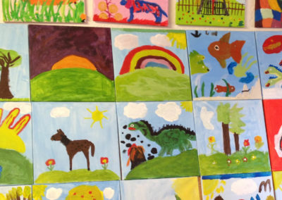 Künstler im Atelier – malen auf Leinwand